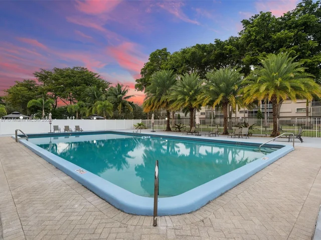 1000 Hillcrest Ct # 214, Hollywood FL 33021