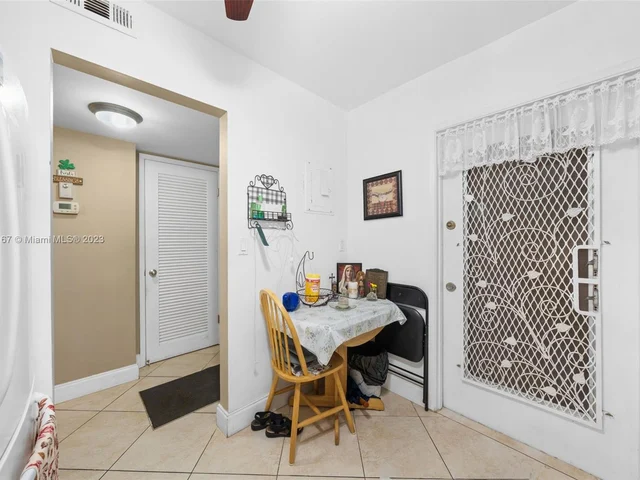 1000 Hillcrest Ct # 214, Hollywood FL 33021