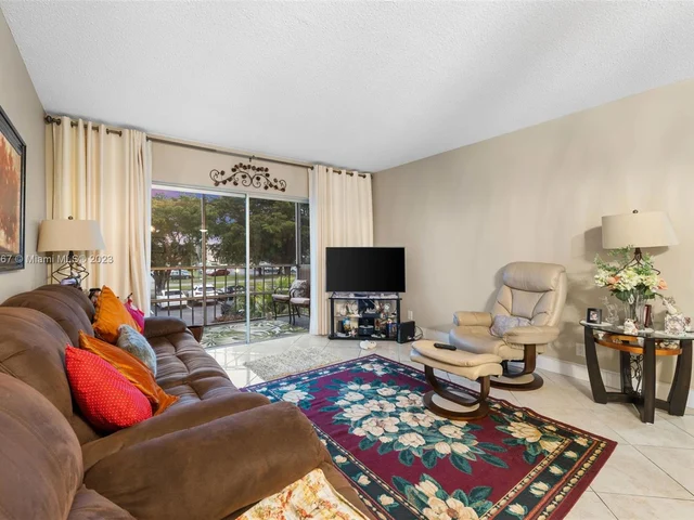 1000 Hillcrest Ct # 214, Hollywood FL 33021