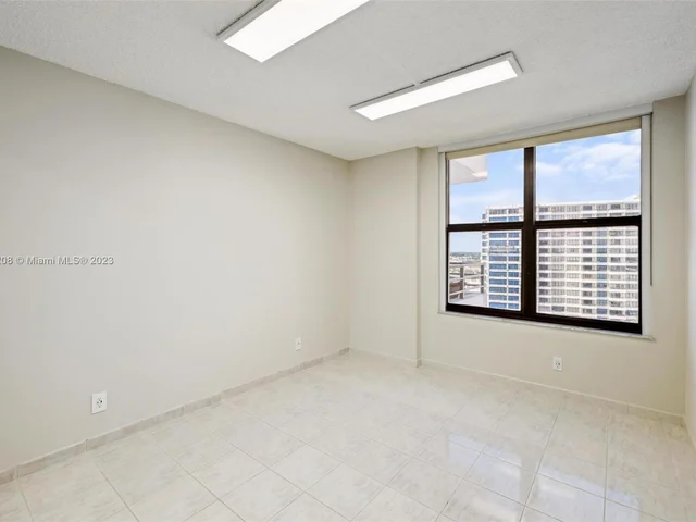 2500 Parkview Dr # 1520, Hallandale Beach FL 33009