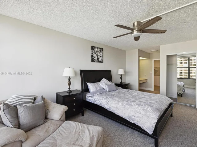 2500 Parkview Dr # 1520, Hallandale Beach FL 33009