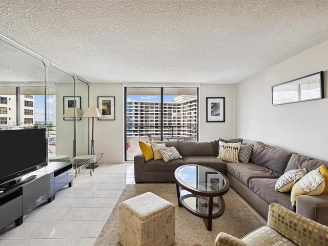 2500 Parkview Dr # 1520, Hallandale Beach FL 33009