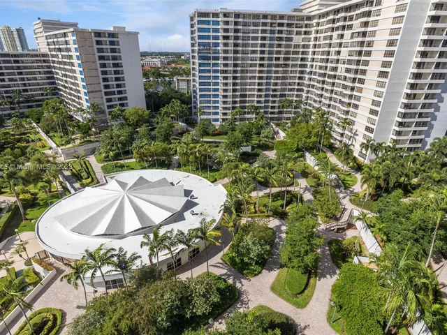 2500 Parkview Dr # 1520, Hallandale Beach FL 33009