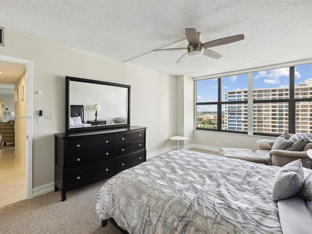 2500 Parkview Dr # 1520, Hallandale Beach FL 33009