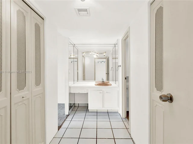 3625 N Country Club Dr # 2310, Aventura FL 33180