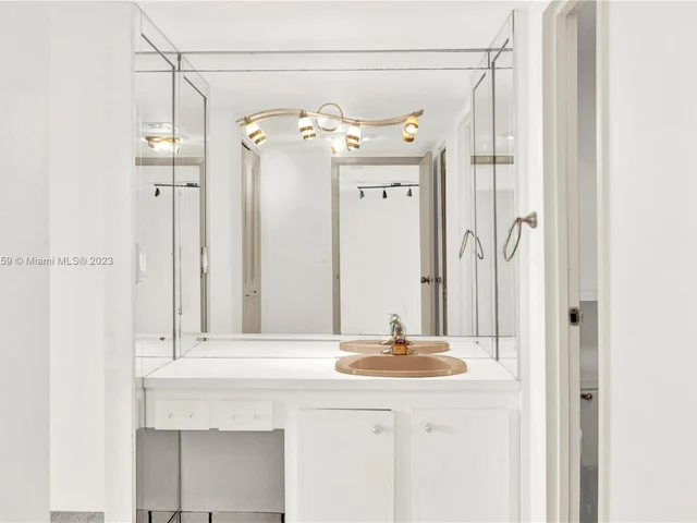 3625 N Country Club Dr # 2310, Aventura FL 33180