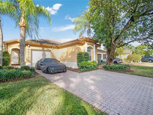 3070 NW 99th Ct, Doral FL 33172