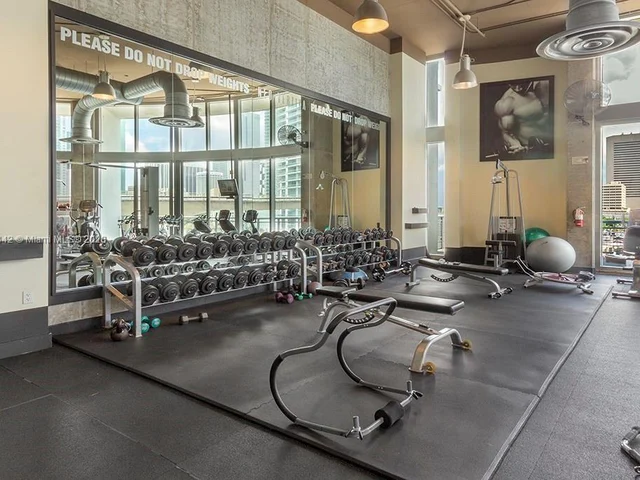 690 SW 1st Ct, Miami FL 33130