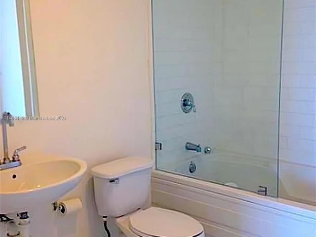 690 SW 1st Ct, Miami FL 33130