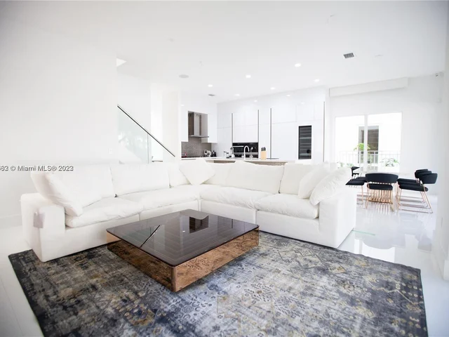 18975 Atlantic Blvd, Sunny Isles Beach FL 33160