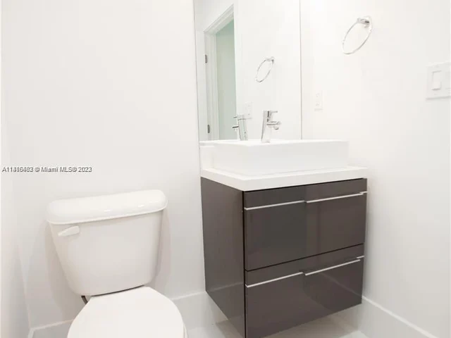 18975 Atlantic Blvd, Sunny Isles Beach FL 33160