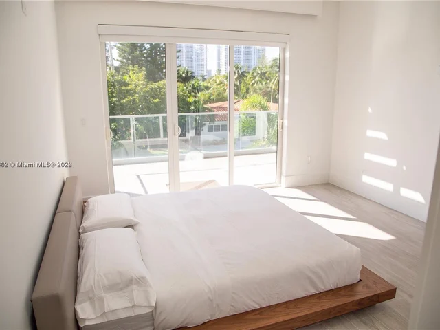 18975 Atlantic Blvd, Sunny Isles Beach FL 33160