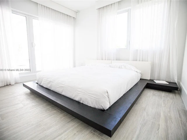 18975 Atlantic Blvd, Sunny Isles Beach FL 33160