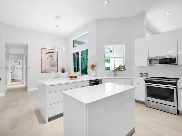 1263 Crossbill Ct, Weston FL 33327