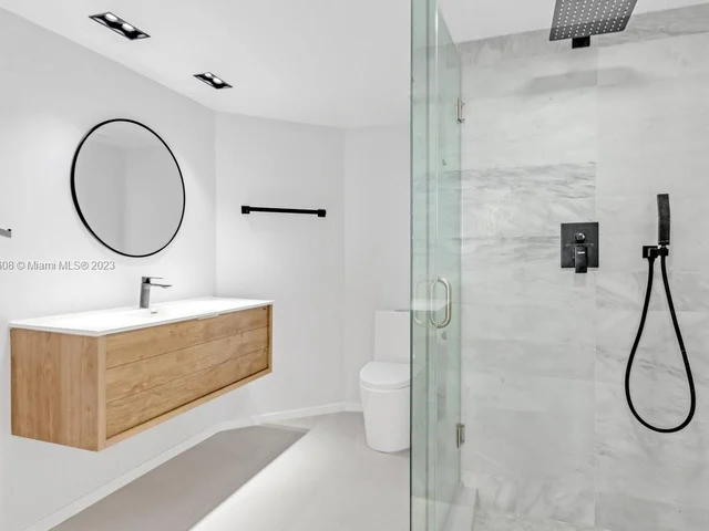 1000 W Island Blvd # 2003, Aventura FL 33160