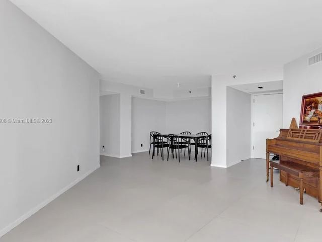 1000 W Island Blvd # 2003, Aventura FL 33160