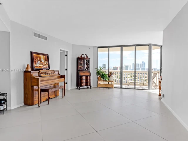 1000 W Island Blvd # 2003, Aventura FL 33160
