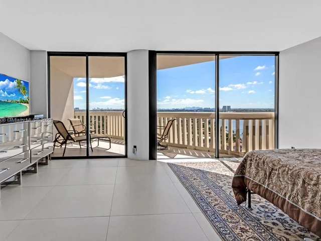 1000 W Island Blvd # 2003, Aventura FL 33160