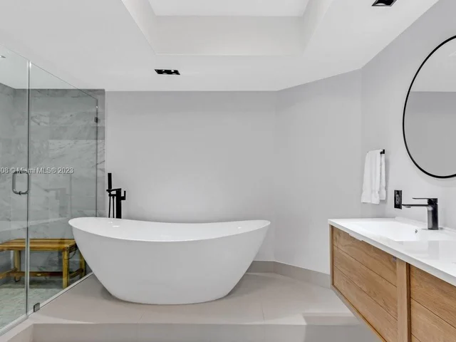 1000 W Island Blvd # 2003, Aventura FL 33160