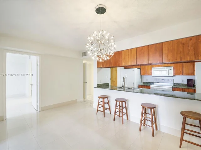 1200 Brickell Bay Dr # 2422, Miami FL 33131