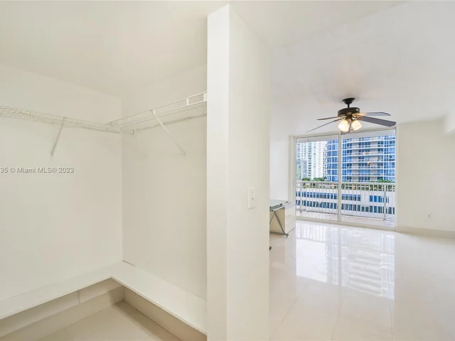 1200 Brickell Bay Dr # 2422, Miami FL 33131