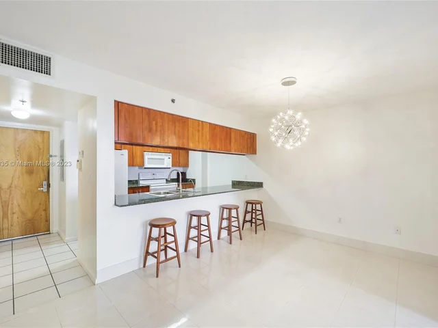 1200 Brickell Bay Dr # 2422, Miami FL 33131