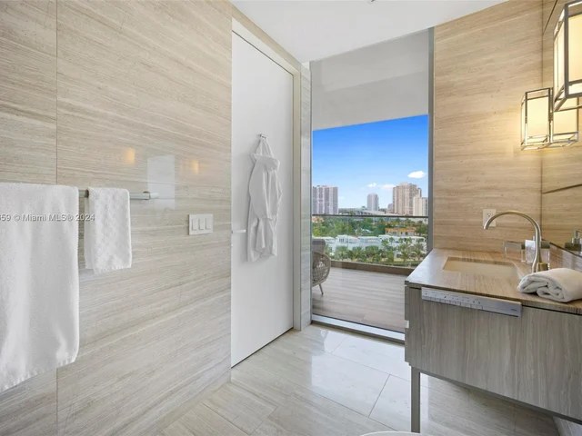 18975 Collins Ave # 605, Sunny Isles Beach FL 33160