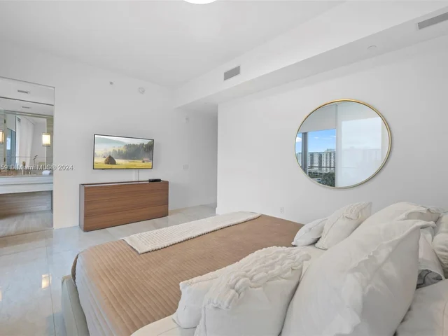 18975 Collins Ave # 605, Sunny Isles Beach FL 33160