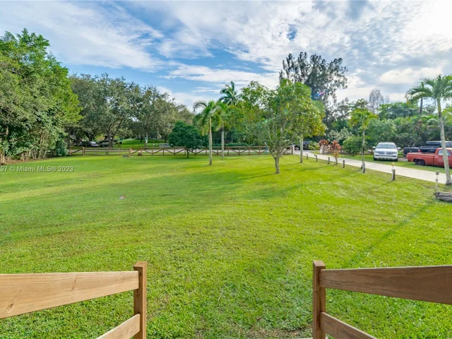 9810 SW 55th Ct, Cooper City FL 33328