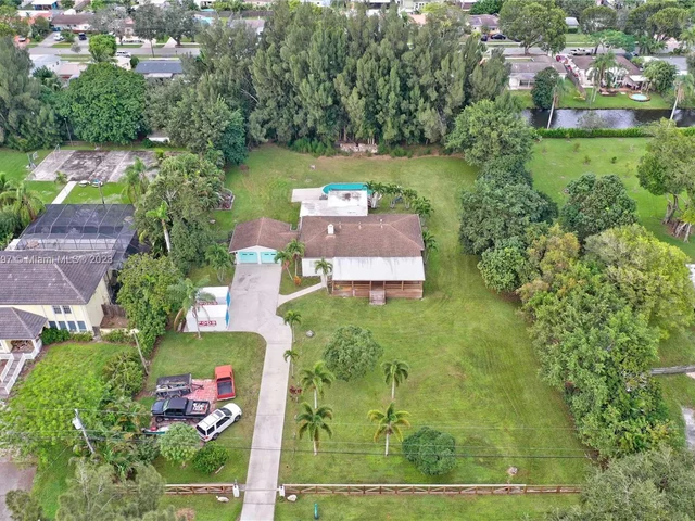 9810 SW 55th Ct, Cooper City FL 33328