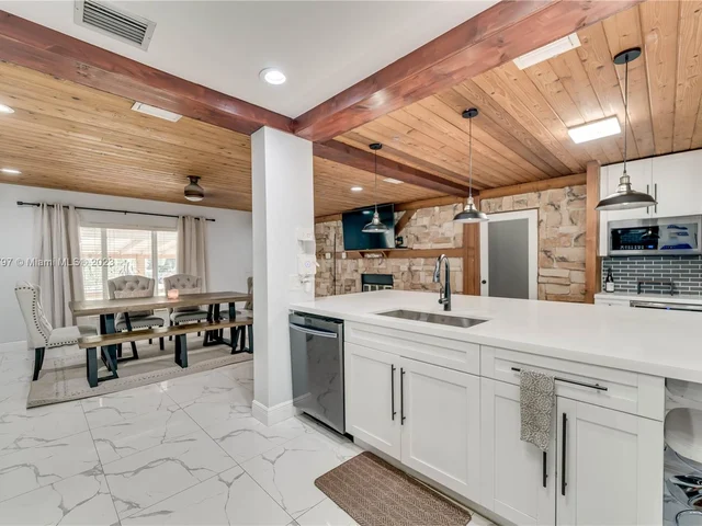 9810 SW 55th Ct, Cooper City FL 33328