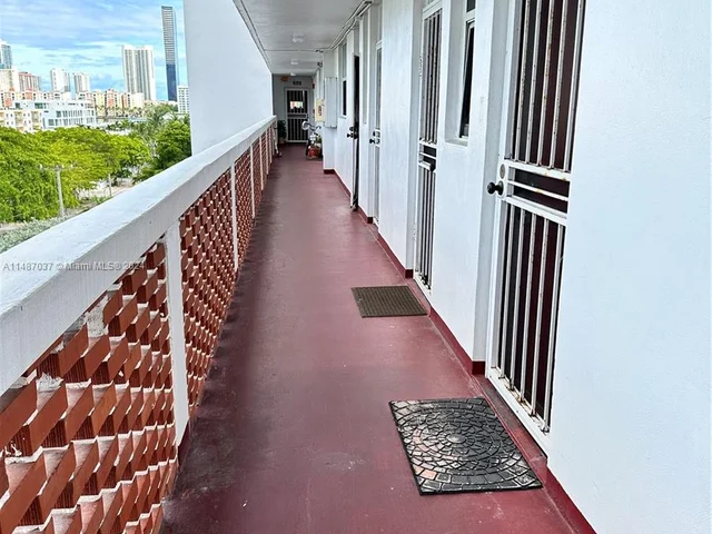 3660 NE 166th St # 603, North Miami Beach FL 33160