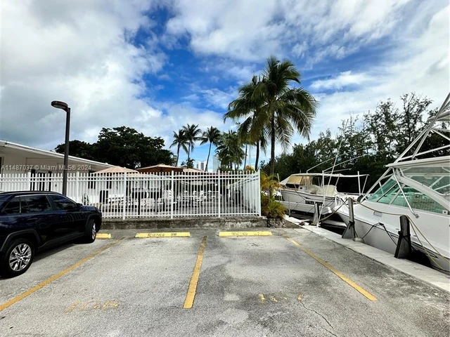 3660 NE 166th St # 603, North Miami Beach FL 33160