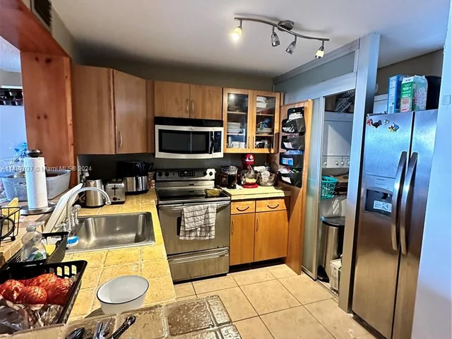 3660 NE 166th St # 603, North Miami Beach FL 33160