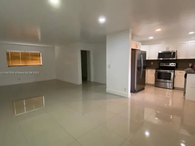 30 SE 4th Ave # 105, Hallandale Beach FL 33009