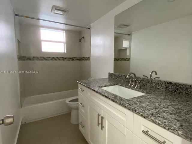 30 SE 4th Ave # 105, Hallandale Beach FL 33009