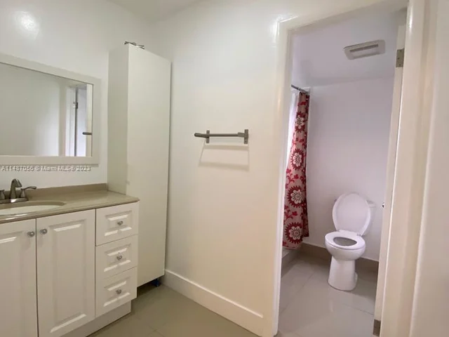 30 SE 4th Ave # 105, Hallandale Beach FL 33009