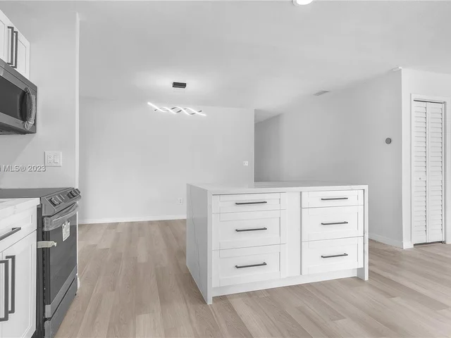 15930 SW 90th Ave, Palmetto Bay FL 33157