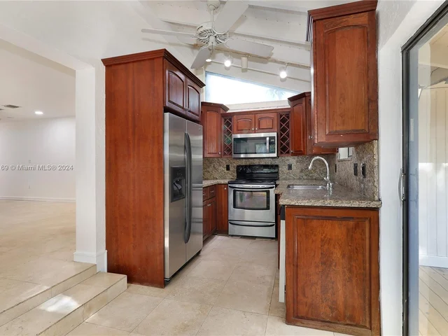 3058 Shipping Ave # 3, Miami FL 33133