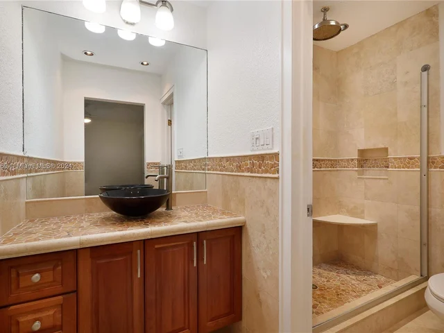 3058 Shipping Ave # 3, Miami FL 33133