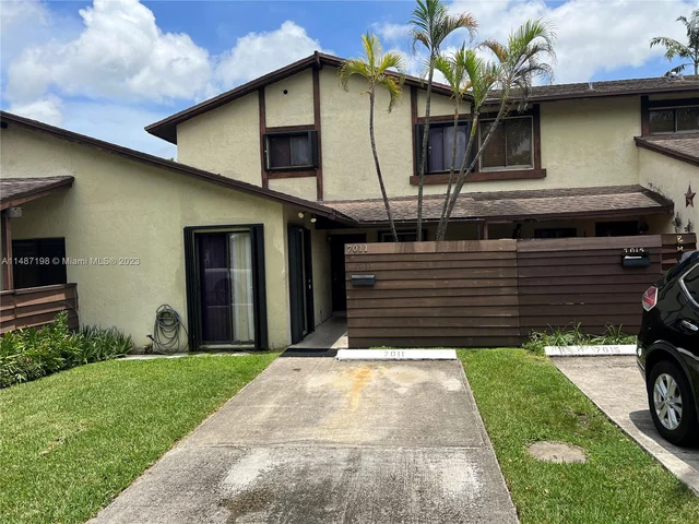7011 SW 106th Pl, Miami FL 33173