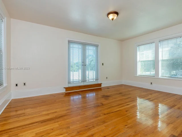 92 NW 20th St, Homestead FL 33030