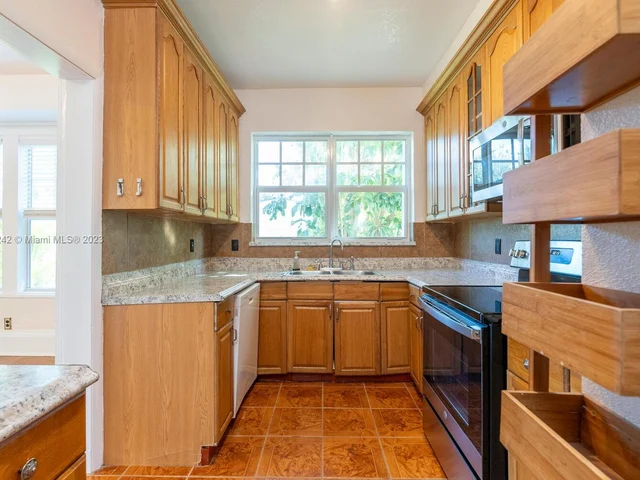 92 NW 20th St, Homestead FL 33030