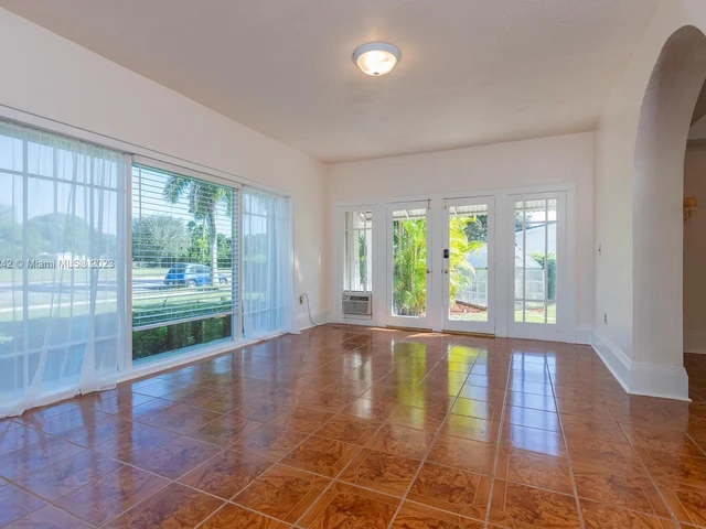 92 NW 20th St, Homestead FL 33030