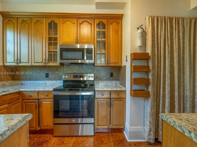 92 NW 20th St, Homestead FL 33030