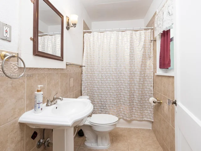 92 NW 20th St, Homestead FL 33030