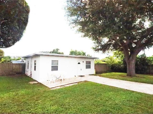 1040 NW 141st St # 0, Miami FL 33168