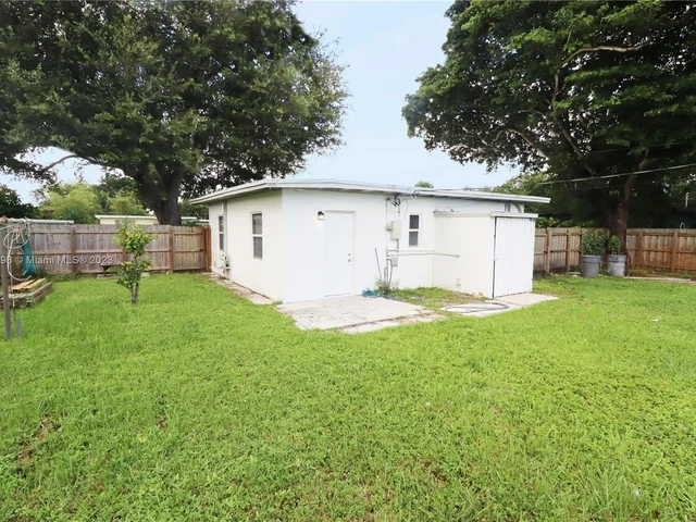 1040 NW 141st St # 0, Miami FL 33168