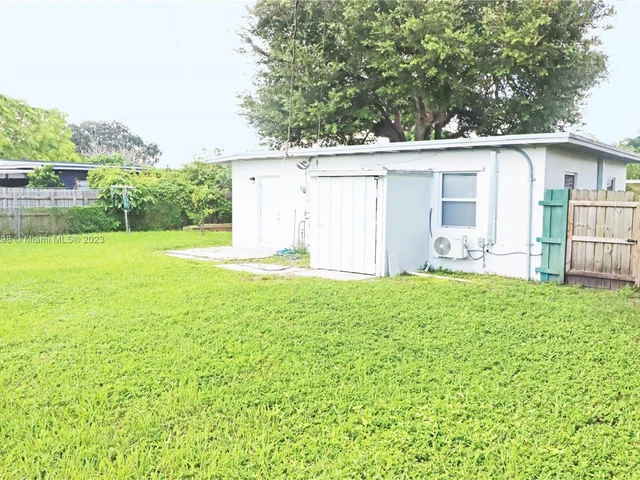 1040 NW 141st St # 0, Miami FL 33168