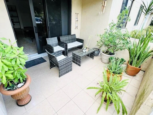 901 Hillcrest Dr # 109, Hollywood FL 33021